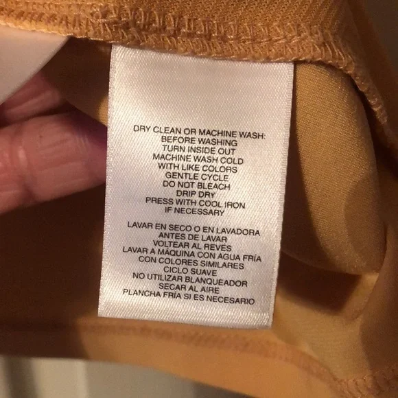 Kasper -Medium Twist Neck Gold/ Mustard- Sleeveless Blouse - Picture 4 of 6